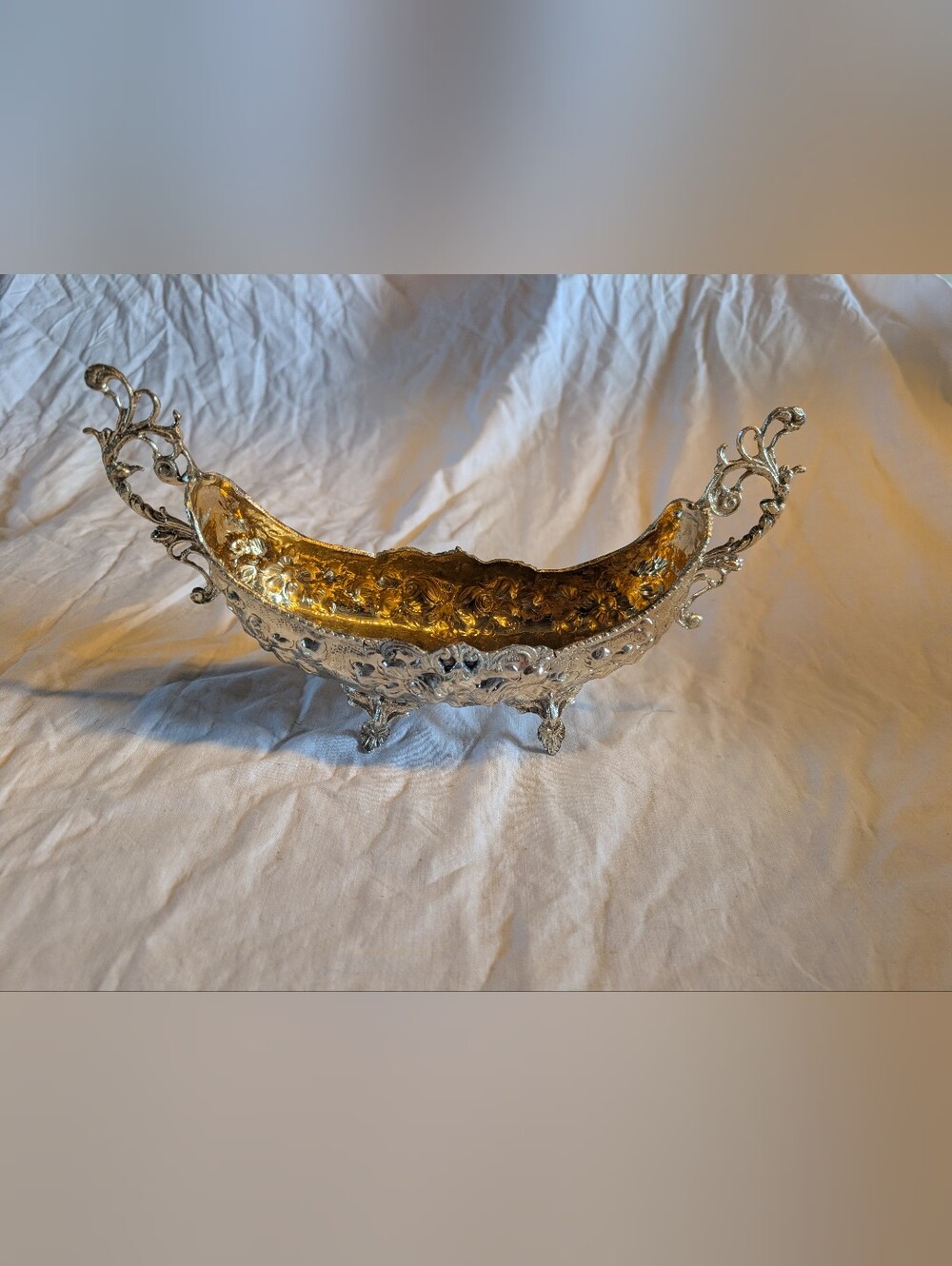 2/40$ Vintage brass Ornate Decorative Centerpiece gondola